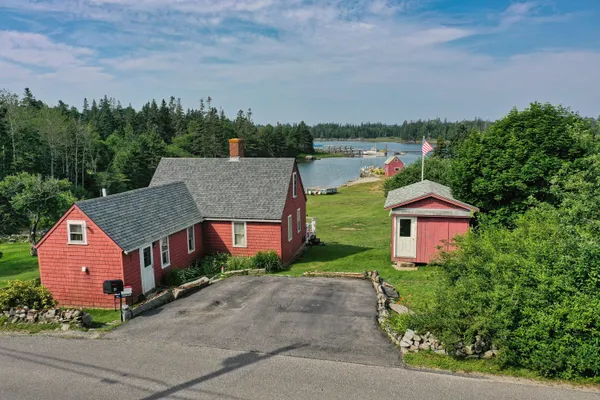 $699,000 | 129 East Boston Road, Vinalhaven, ME 04863