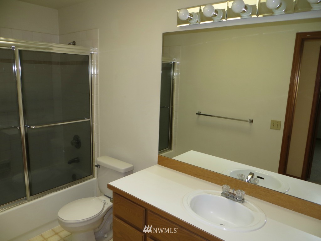 4630 Northeast 21st Place Renton, WA 98059 - Photo 11 of 15 Gallery Image 11