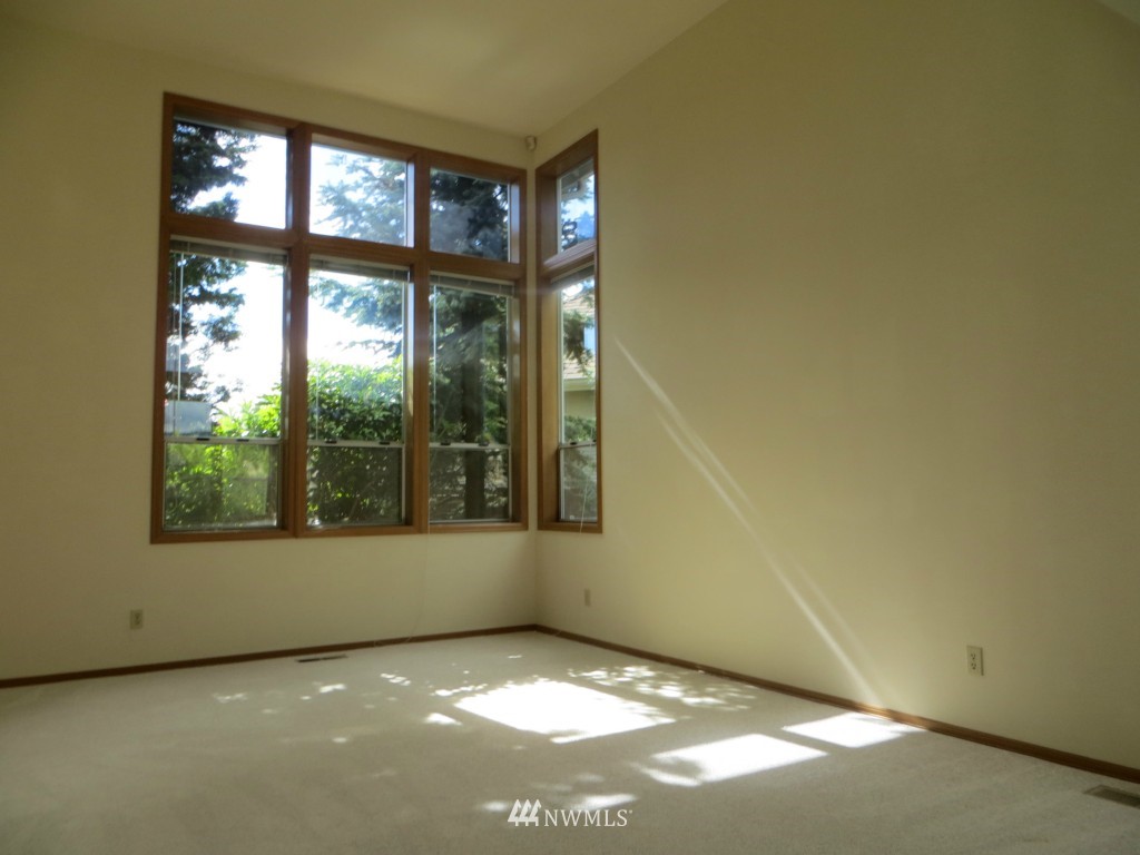 4630 Northeast 21st Place Renton, WA 98059 - Photo 3 of 15 Gallery Image 3