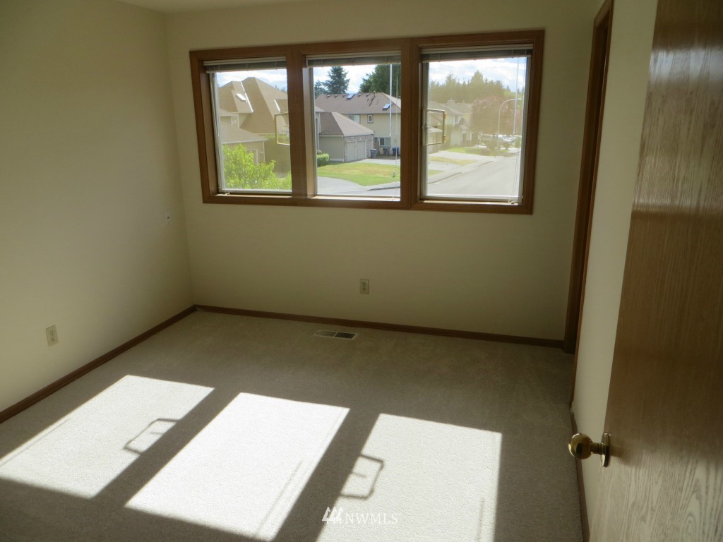 4630 Northeast 21st Place Renton, WA 98059 - Photo 9 of 15 Gallery Image 9