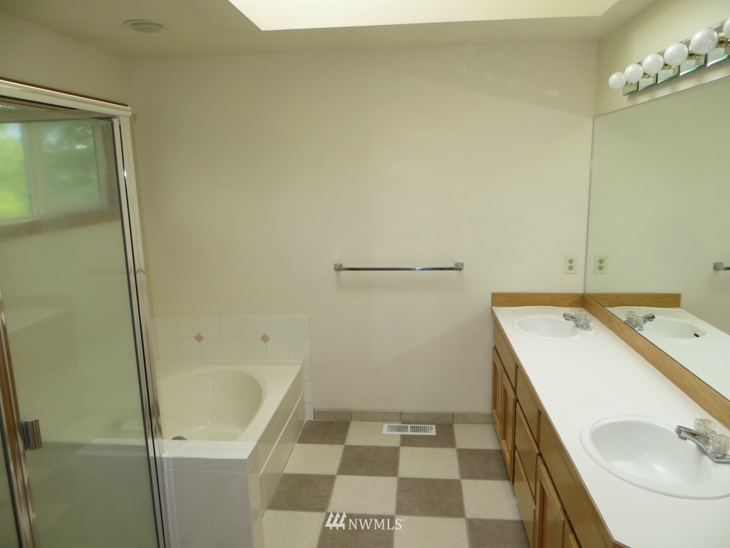 4630 Northeast 21st Place Renton, WA 98059 - Photo 10 of 15 Gallery Image 10