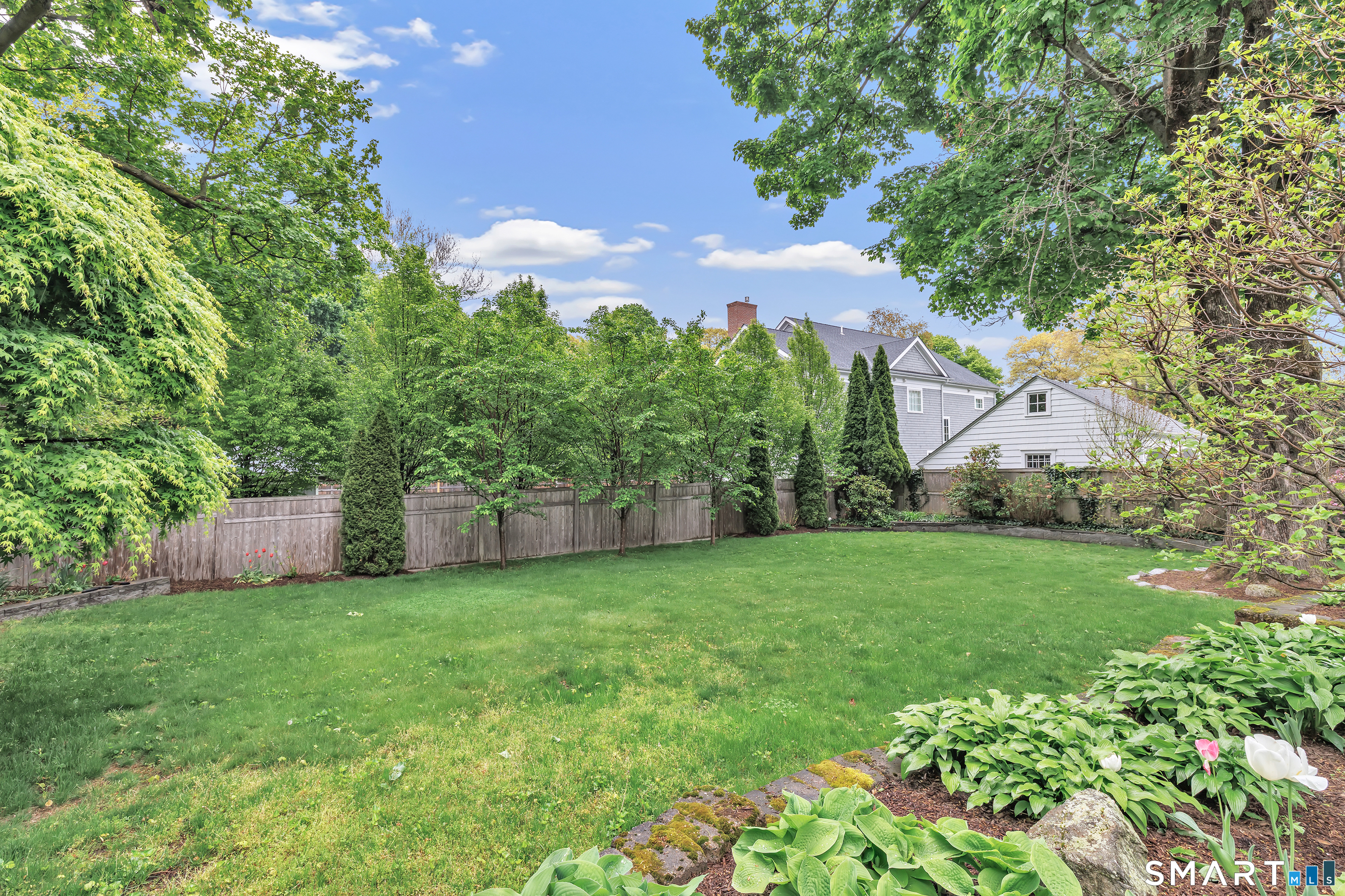 464 Round Hill Road Fairfield, CT 06824 - Photo 7 of 40