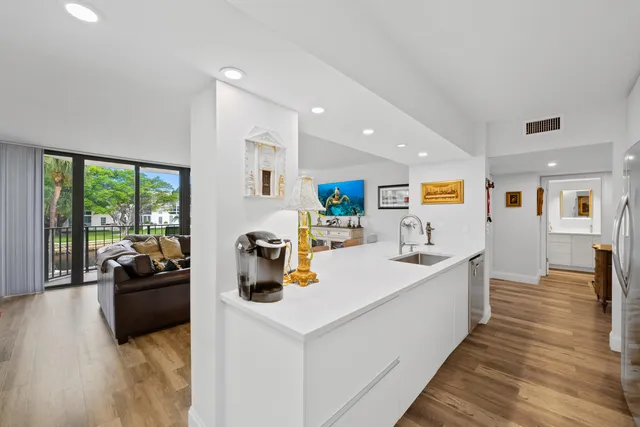 $449,000 | 799 Jeffery Street, Unit 202, Boca Raton, FL 33487