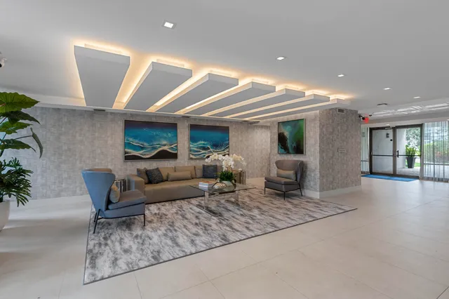 $449,000 | 799 Jeffery Street, Unit 202, Boca Raton, FL 33487