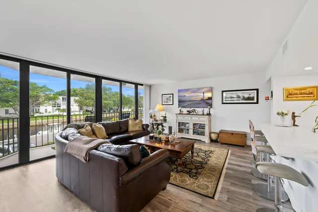 $449,000 | 799 Jeffery Street, Unit 202, Boca Raton, FL 33487