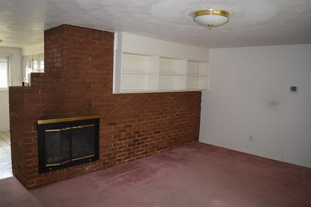 83 Davis Road Methuen, MA 01844 - Photo 12 of 21 Gallery Image 12