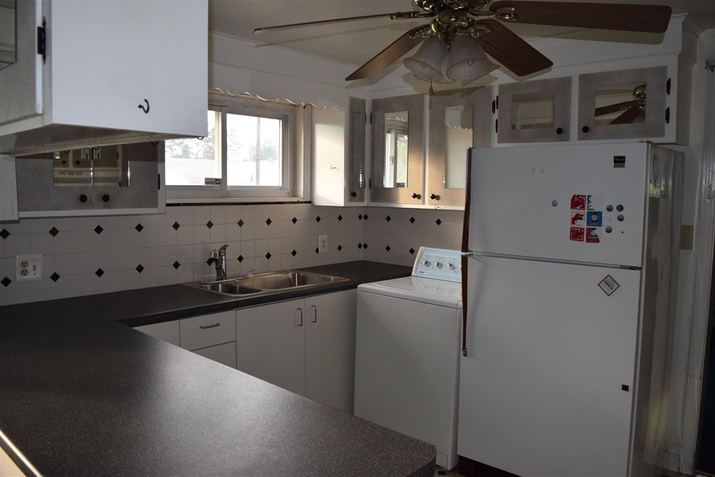 83 Davis Road Methuen, MA 01844 - Photo 4 of 21 Gallery Image 4