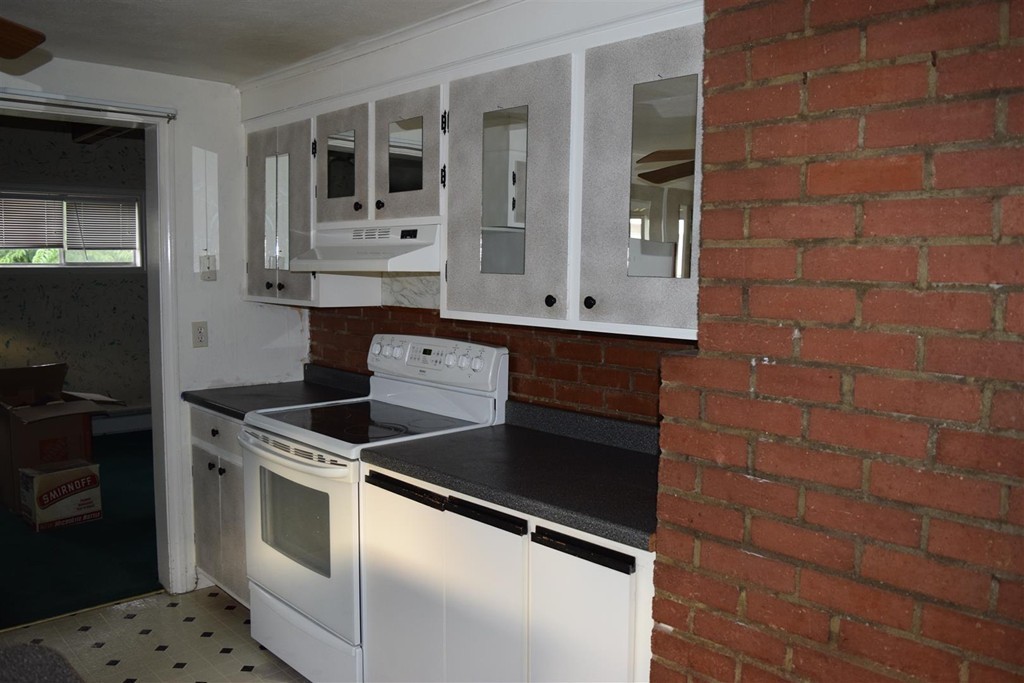 83 Davis Road Methuen, MA 01844 - Photo 5 of 21 Gallery Image 5