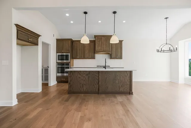 $690,164 | 3903 West 158th Terrace, Overland Park, KS 66224