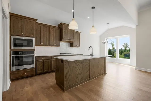 $690,164 | 3903 West 158th Terrace, Overland Park, KS 66224