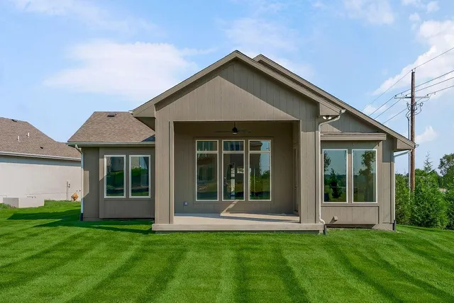 $690,164 | 3903 West 158th Terrace, Overland Park, KS 66224