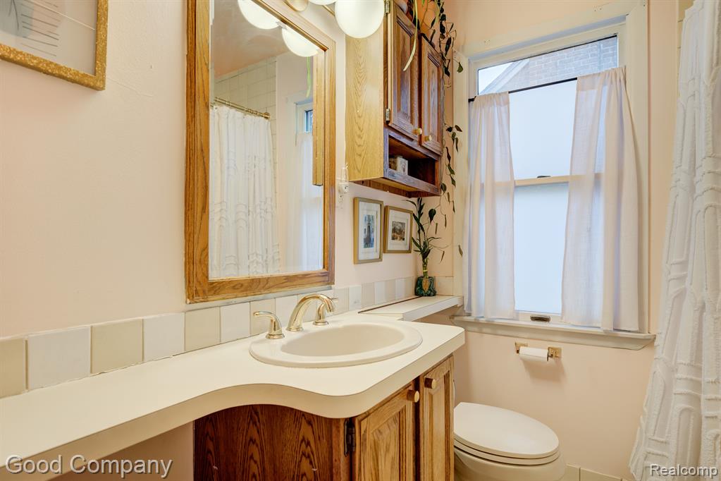 28 Maplefield Road Pleasant Ridge, MI 48069 - Photo 24 of 49