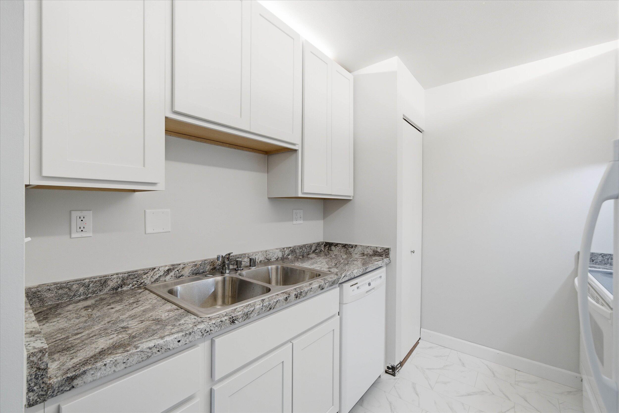 2300 Good Hope Road, Unit 340 Glendale, WI 53209 - Photo 11 of 37 10-Middle Coast-9
