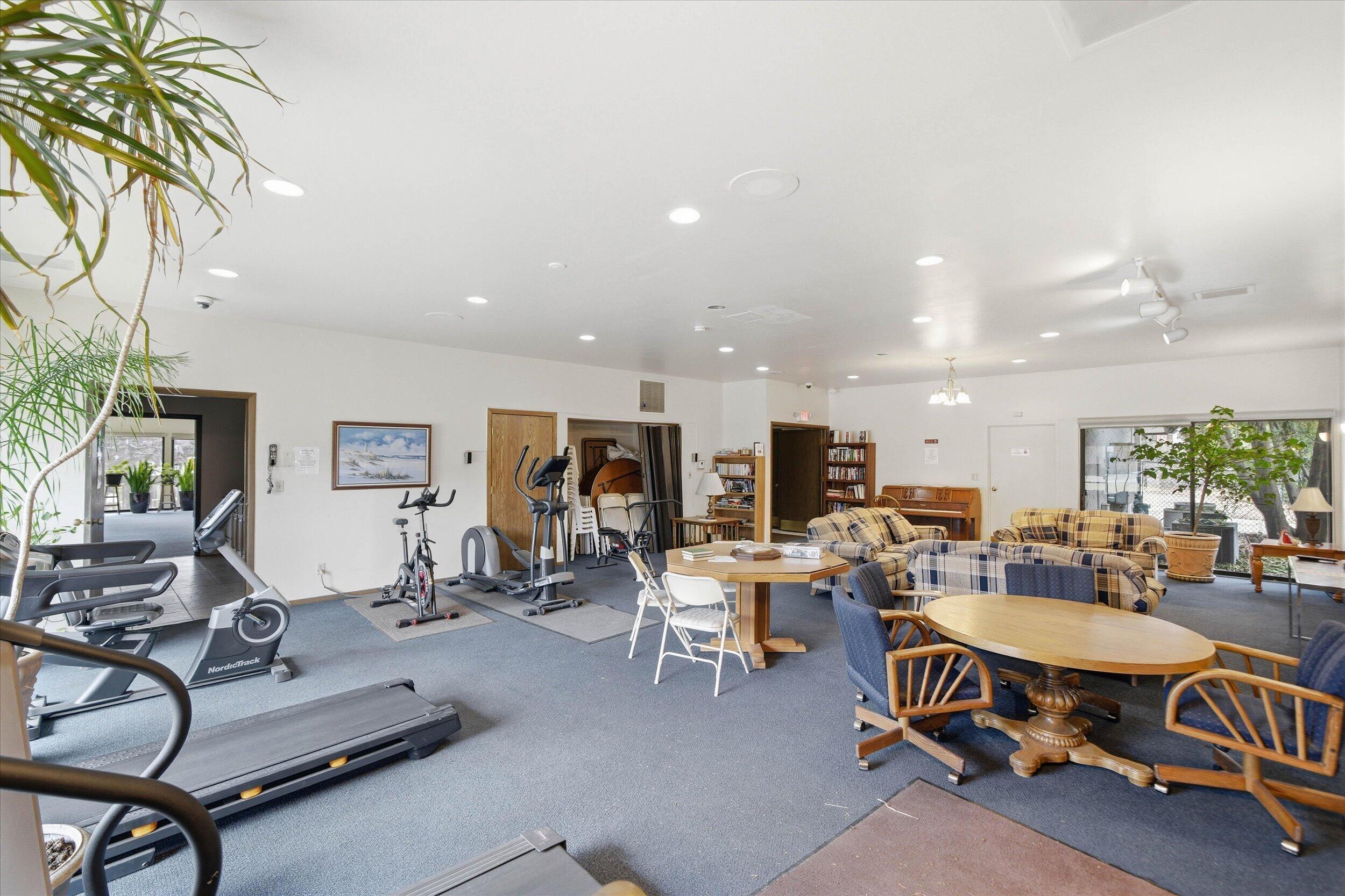 2300 Good Hope Road, Unit 340 Glendale, WI 53209 - Photo 33 of 37 33-Middle Coast-33