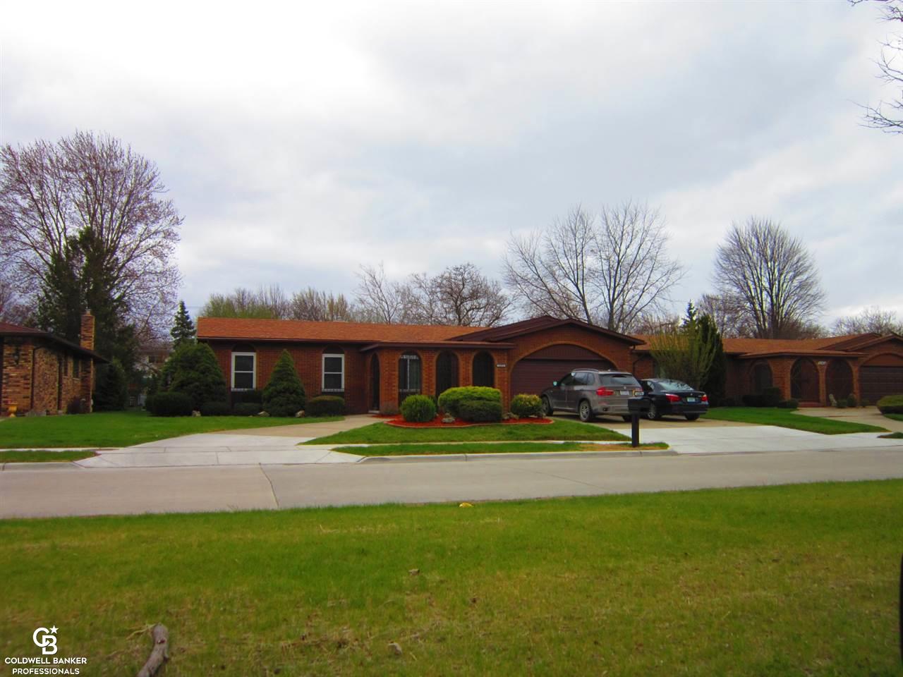 11374 Common Road Warren, MI 48093 - Photo 3 of 52 31239118-2.JPG