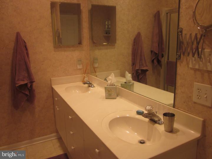 91 Windingbrook Road Bordentown, NJ 08505 - Photo 19 of 24 Master Bathroom