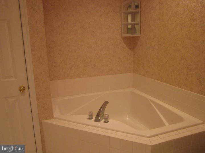 91 Windingbrook Road Bordentown, NJ 08505 - Photo 21 of 24 Master Bathroom