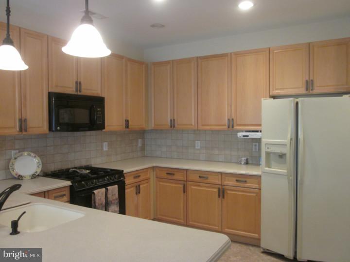 91 Windingbrook Road Bordentown, NJ 08505 - Photo 8 of 24 Kitchen