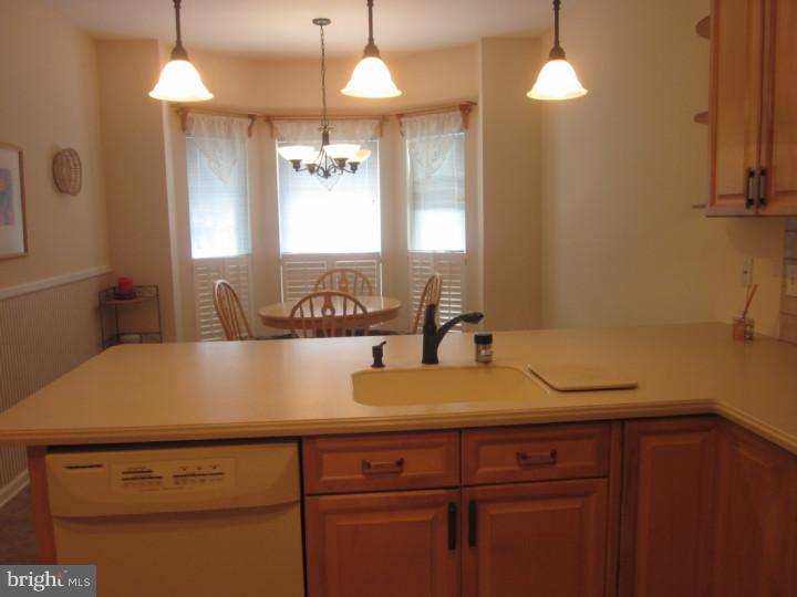 91 Windingbrook Road Bordentown, NJ 08505 - Photo 10 of 24 Kitchen