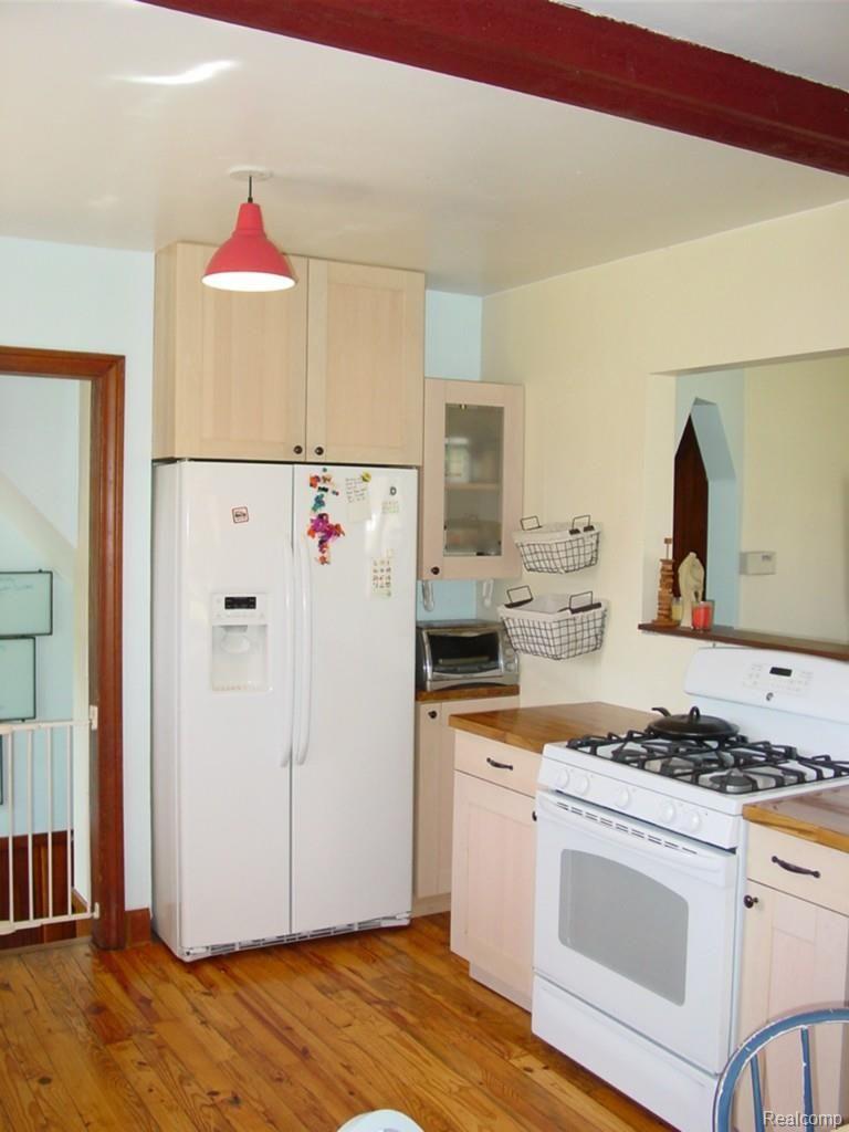 2676 Gerald Avenue Rochester, MI 48307 - Photo 10 of 22 Kitchen 1.jpg