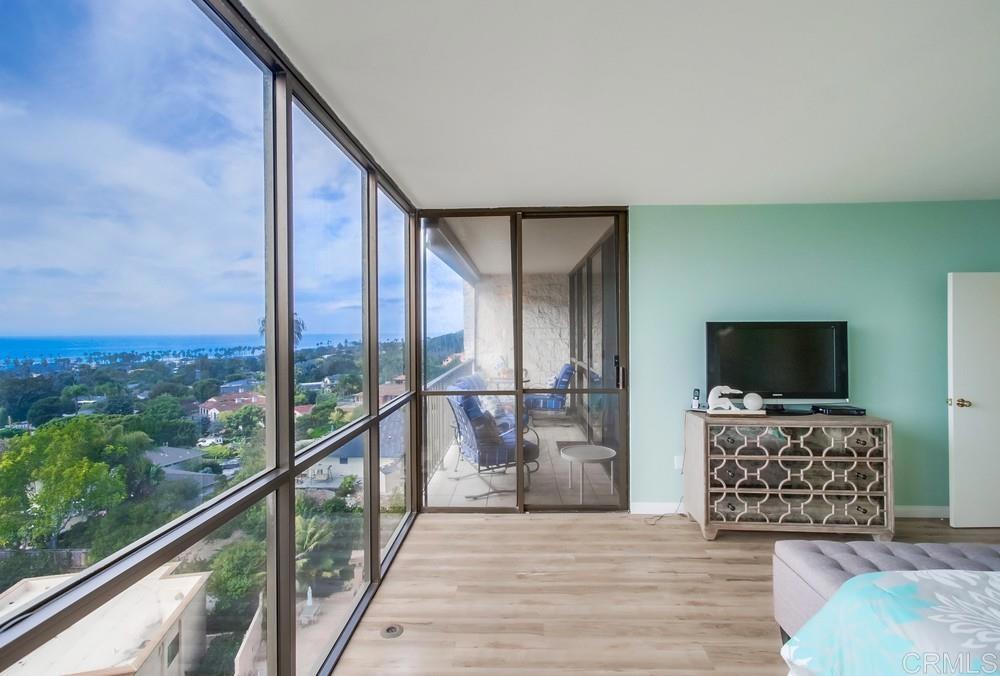 2500 Torrey Pines Road, Unit 802 La Jolla, CA 92037 - Photo 17 of 40 a living room with furniture and a flat screen tv