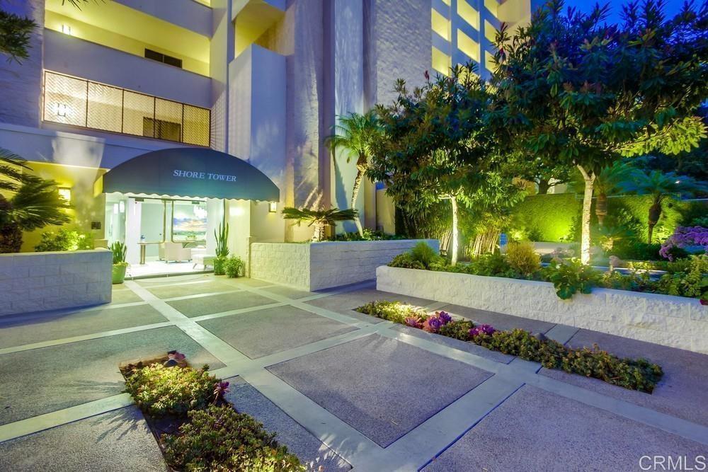 2500 Torrey Pines Road, Unit 802 La Jolla, CA 92037 - Photo 33 of 40 a view of a patio with table and chairs and potted plants