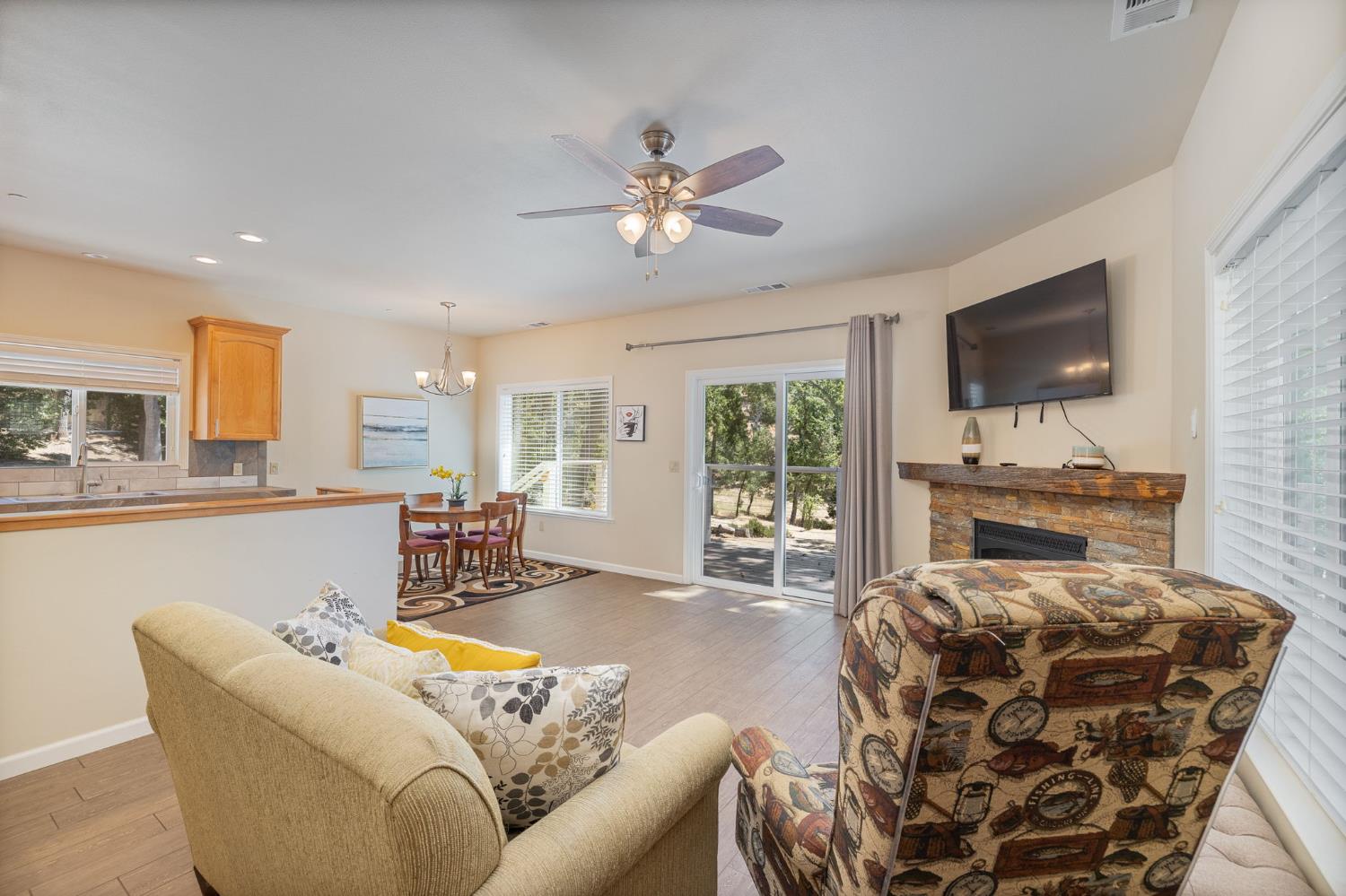 34811 Wintergreen Loop North Fork, CA 93643 - Photo 39 of 76 a living room with furniture and a flat screen tv