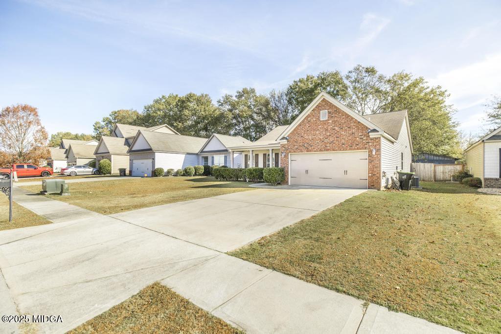 135 Abelia Lane Byron, GA 31008 - Photo 2 of 32