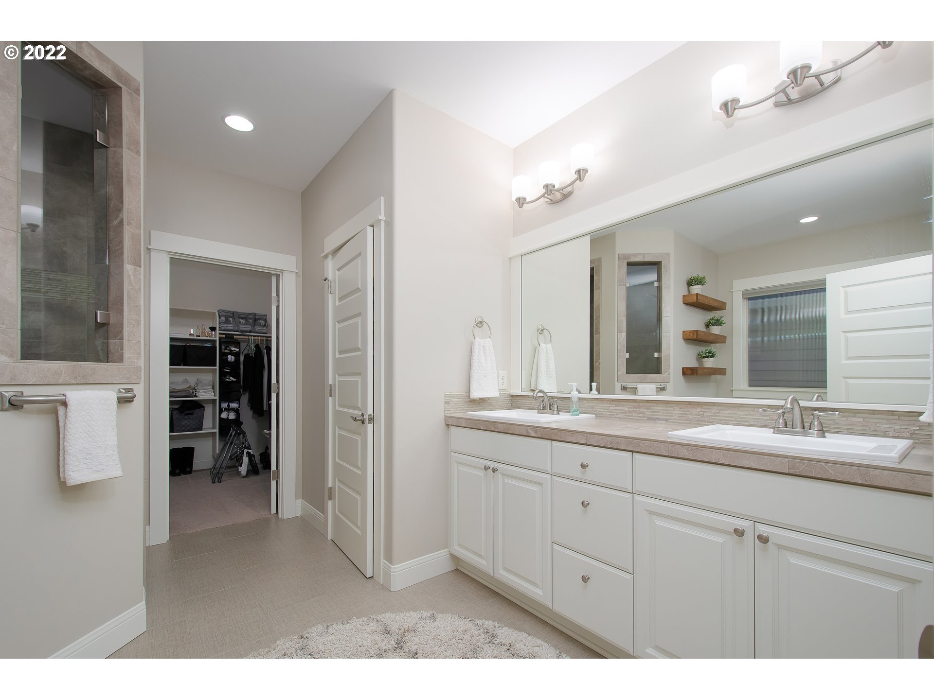 2507 Northeast 176th Street Ridgefield, WA 98642 - Photo 13 of 32 a bathroom with a sink and a mirror