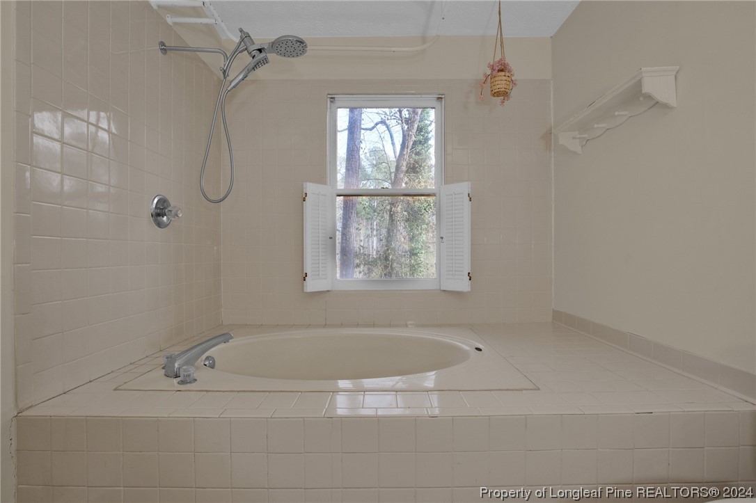 417 Farm Life School Road Carthage, NC 28327 - Photo 19 of 33 a bathroom with a bathtub
