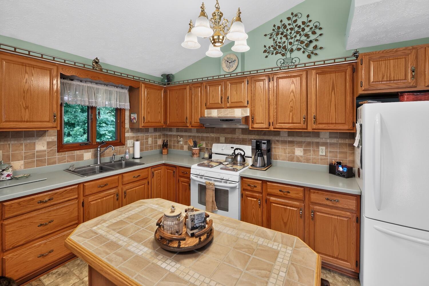 23526 Caves Road Gambier, OH 43022 - Photo 11 of 44