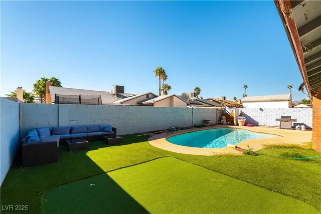 $2,000 | 6173 West Twain Avenue, Las Vegas, NV 89103