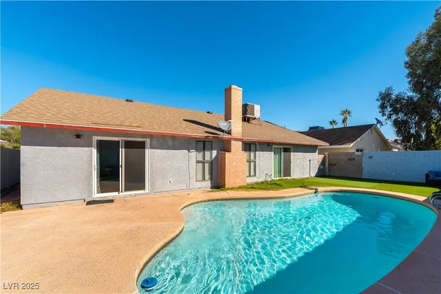 $2,000 | 6173 West Twain Avenue, Las Vegas, NV 89103