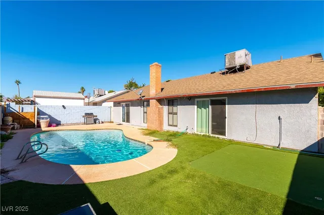 $2,000 | 6173 West Twain Avenue, Las Vegas, NV 89103