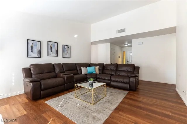 $2,000 | 6173 West Twain Avenue, Las Vegas, NV 89103