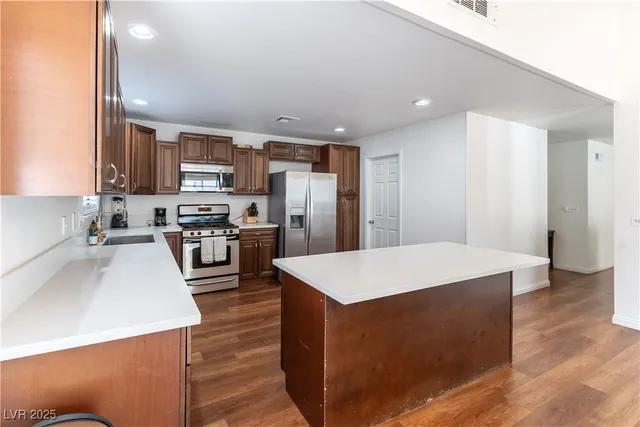 $2,000 | 6173 West Twain Avenue, Las Vegas, NV 89103