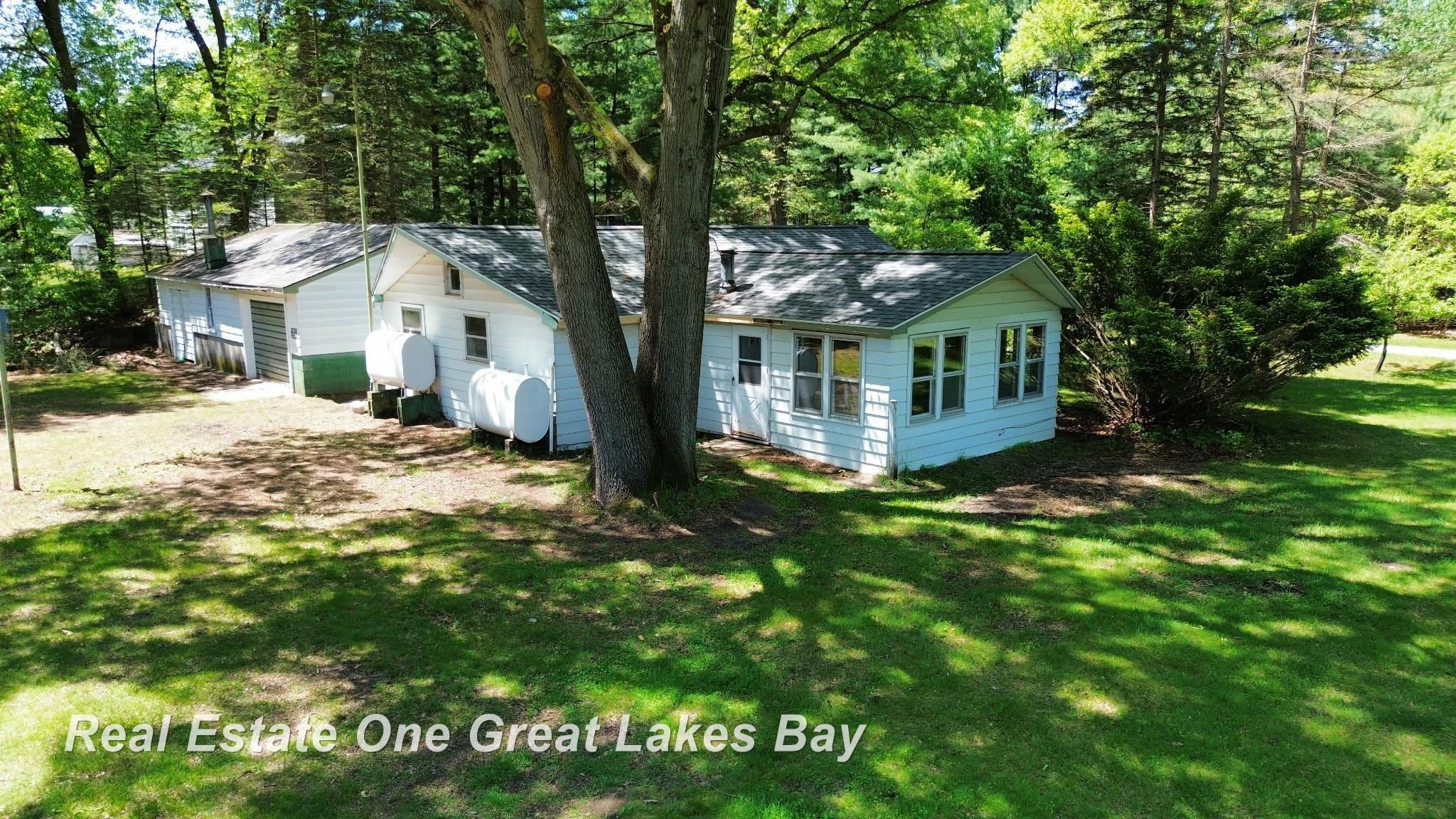11075 Spencer Road St. Charles, MI 48655 - Photo 2 of 31