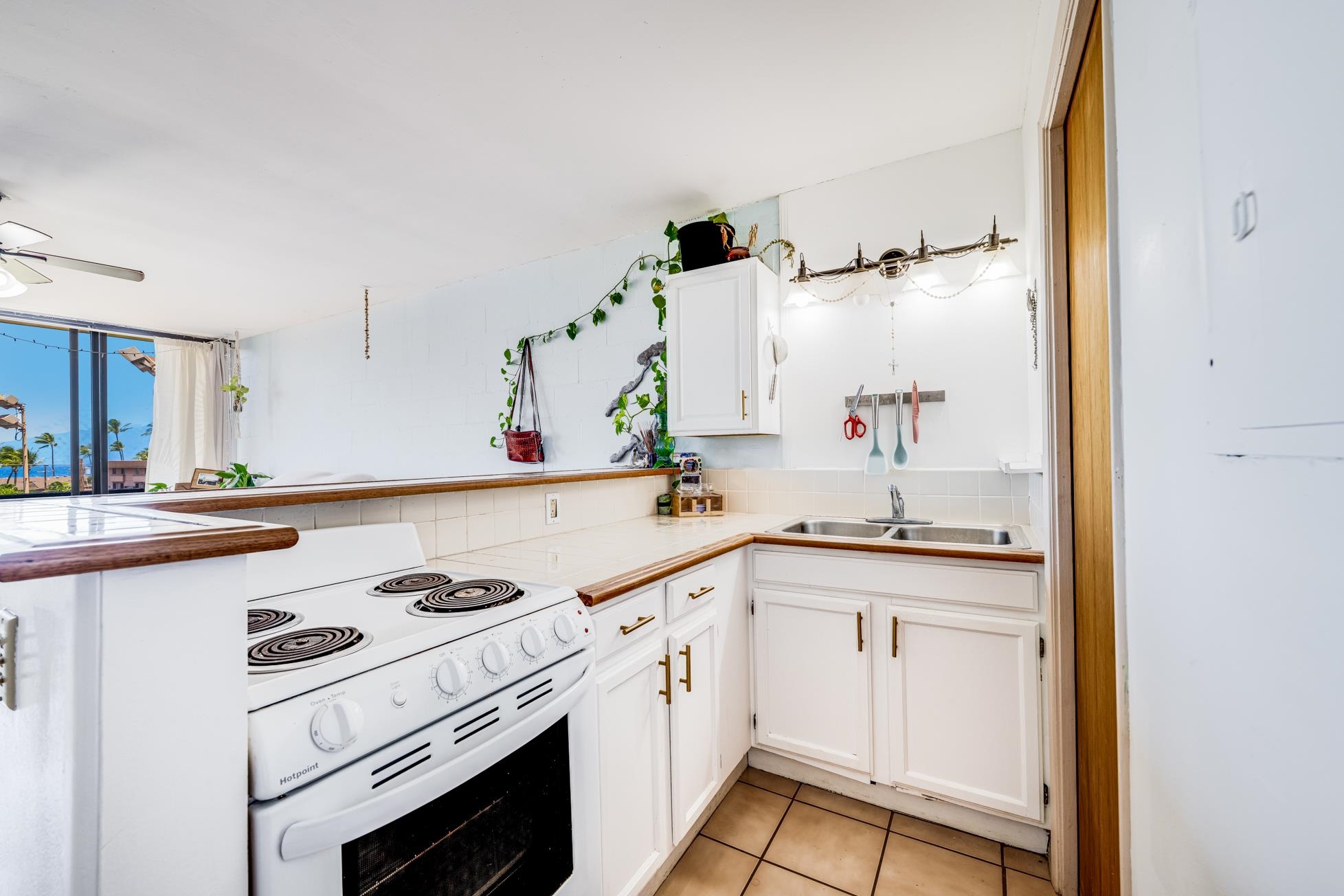 3660 Lower Honoapiilani Road, Unit 403 Lahaina, HI 96761 - Photo 8 of 41