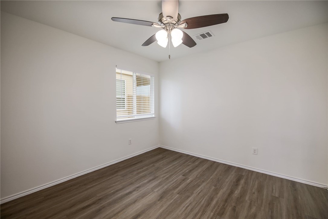 137 Langtry Lane Jarrell, TX 76537 - Photo 21 of 36