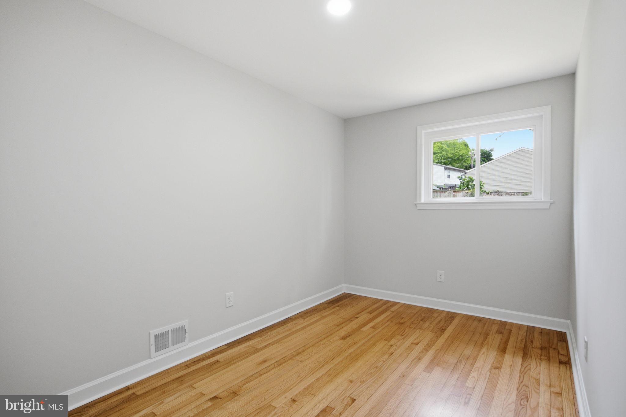 6615 Valley Park Road Capitol Heights, MD 20743 - Photo 14 of 25 Bright and airy bedroom