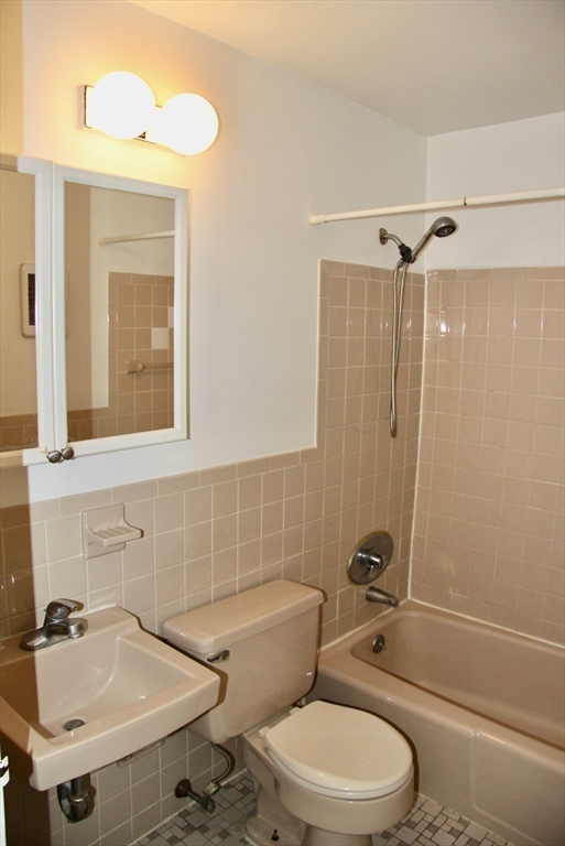 75 Nicholas Road, Unit G Framingham, MA 01701 - Photo 19 of 27