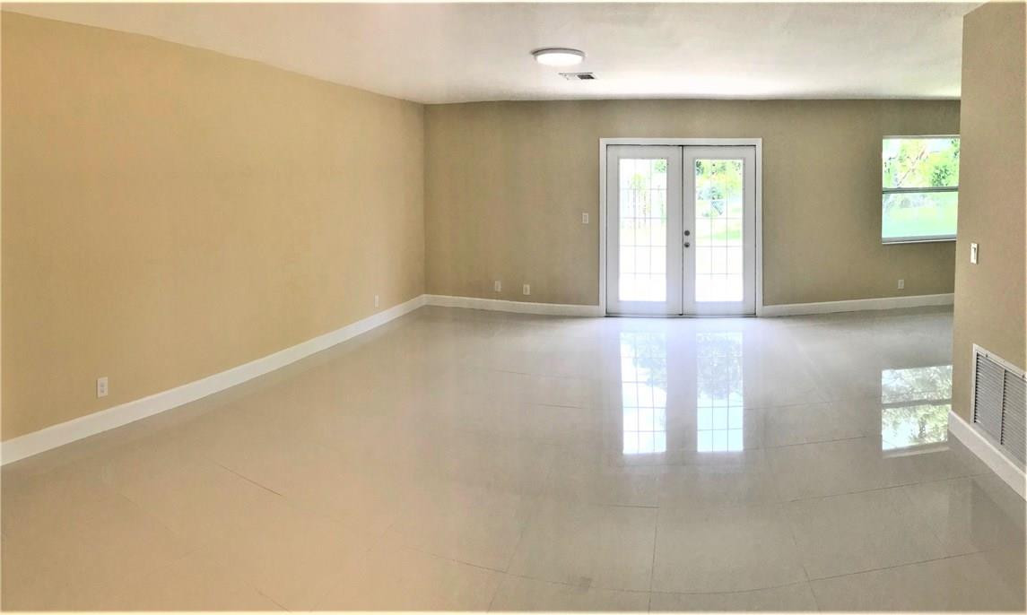 1046 Cheryl Road Haverhill, FL 33417 - Photo 4 of 11 Photo 4