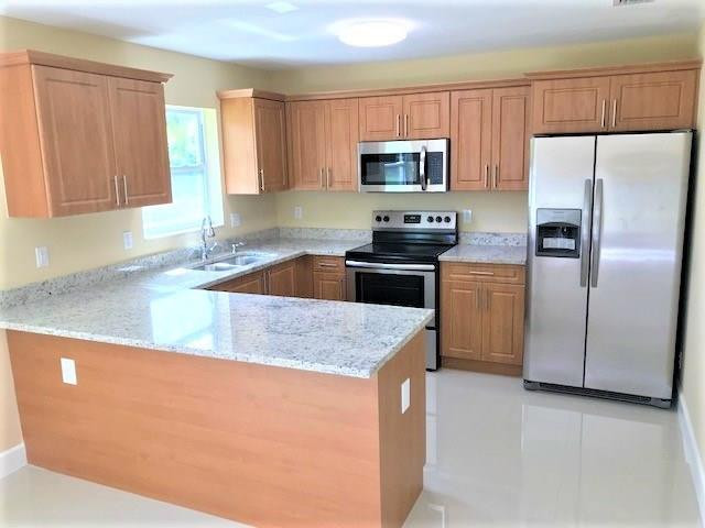 1046 Cheryl Road Haverhill, FL 33417 - Photo 5 of 11 Photo 5