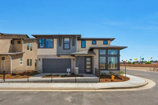 $550,550 | 923 Lisbon Avenue, Tulare, CA 93274