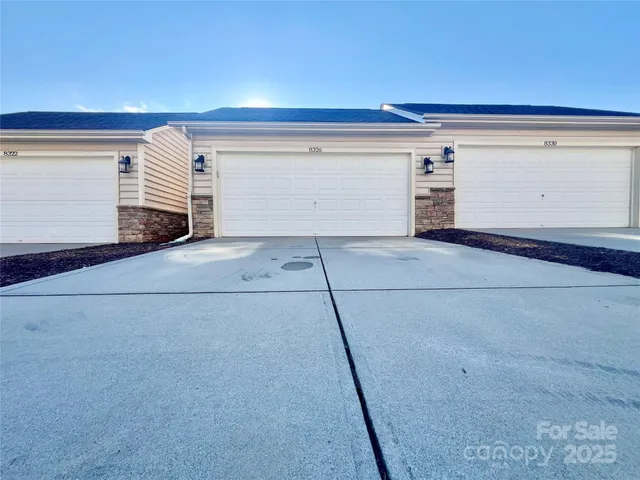 $440,000 | 8326 Viewpoint Lane, Unit 802, Cornelius, NC 28031