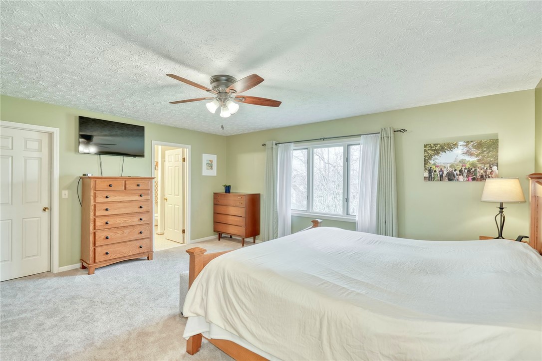 27 Edenfield Road Penfield, NY 14526 - Photo 20 of 48 Primary Bedroom with en-suite and walk-in closet