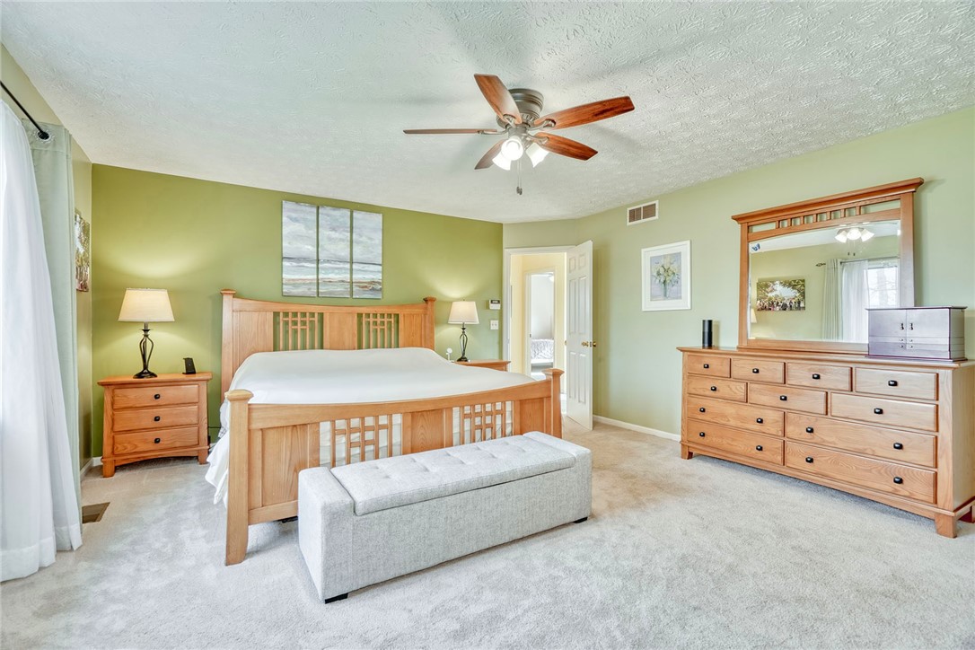 27 Edenfield Road Penfield, NY 14526 - Photo 22 of 48 Primary Bedroom with en-suite and walk-in closet