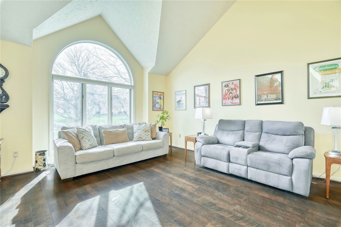 27 Edenfield Road Penfield, NY 14526 - Photo 3 of 48 IMPRESSIVE great room with vaulted ceilings and a