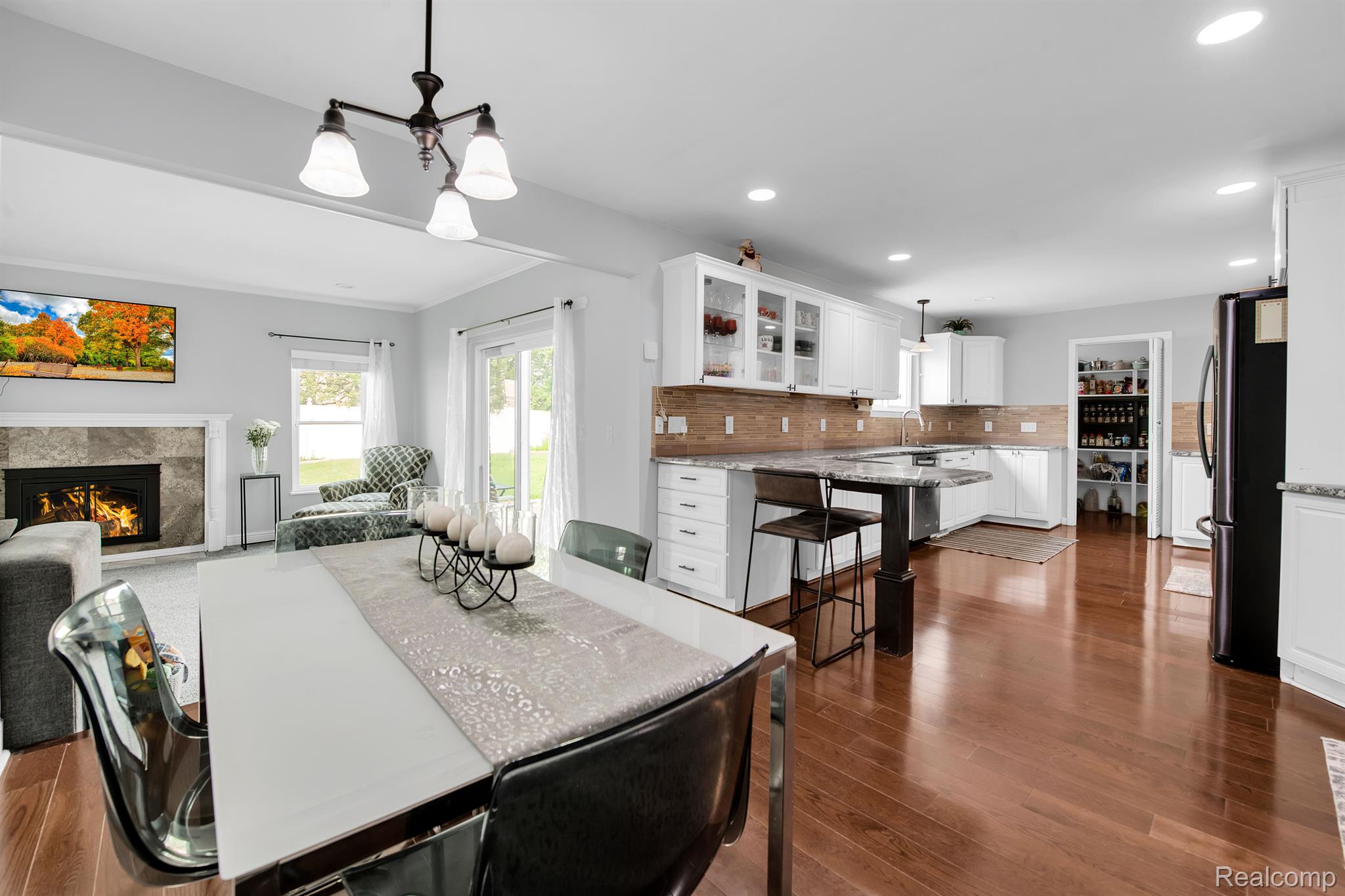 8523 Mannington Road Canton, MI 48187 - Photo 5 of 45 Custom Kitchen and Dining