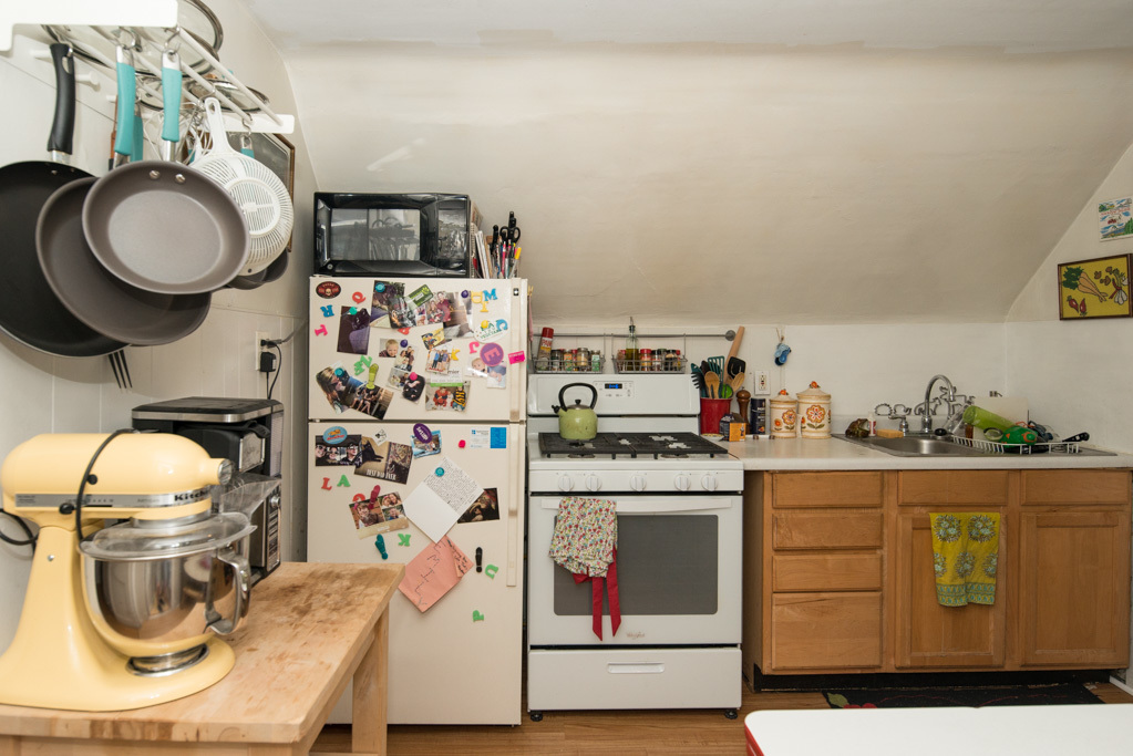 2015 West Iowa Street, Unit 2 Chicago, IL 60622 - Photo 2 of 20 a kitchen with a stove and cabinets